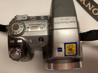 Sony Super SteadyShot Cyber-shot image