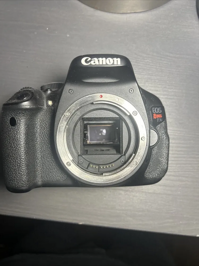 Canon EOS Rebel T3I Image