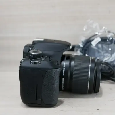 Canon PowerShot ELPH 180 Image