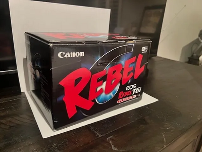 Canon EOS Rebel T6i Image