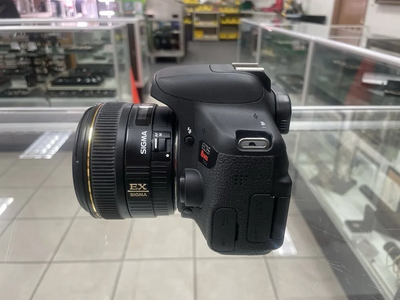Canon EOS Rebel T6i Image