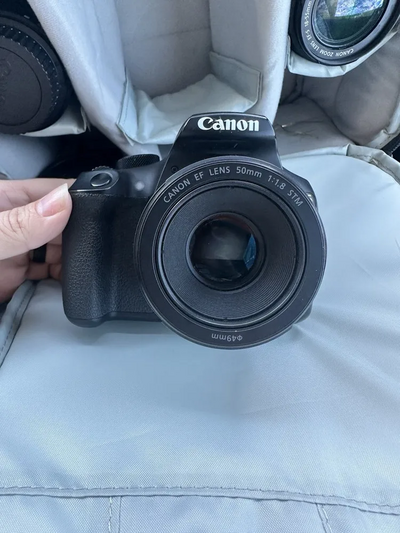 Canon EOS 1300D Image