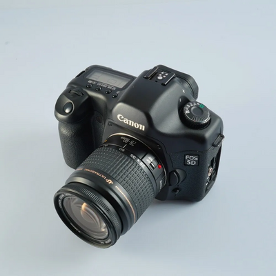 Canon EOS 5D Mark IV + 28-80mm f/3.5-5.6 IV USM + Speedlite 300EZ Image