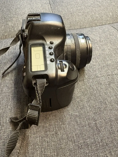 Canon EOS 5D Mark IV + 28-80mm f/3.5-5.6 IV USM + Speedlite 300EZ Image