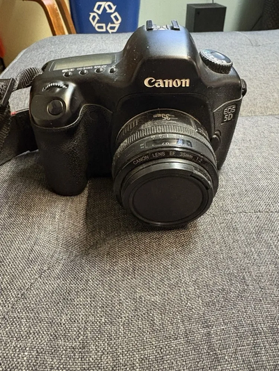 Canon EOS 5D Mark IV + 28-80mm f/3.5-5.6 IV USM + Speedlite 300EZ Image