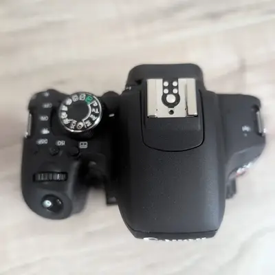 Canon EOS Rebel T7i Image