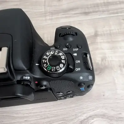 Canon EOS Rebel T7i Image