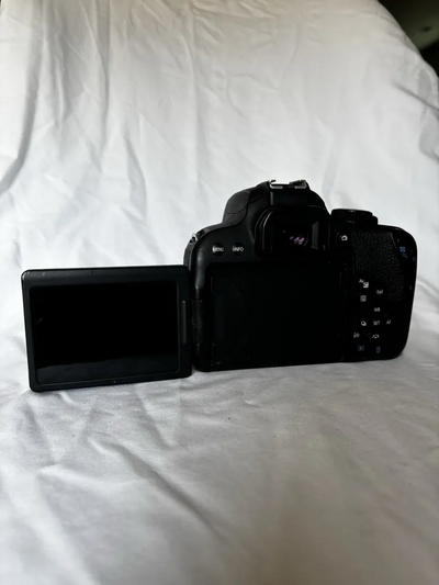 Canon EOS Rebel T7i Image