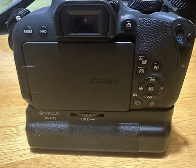 Canon EOS Rebel T7i Image