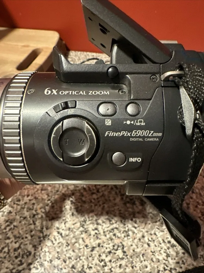 Fujifilm 6900Z Image
