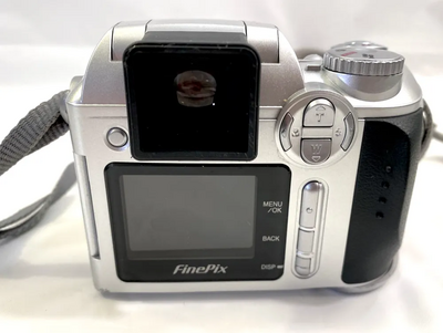 Fujifilm S304 Zoom Image