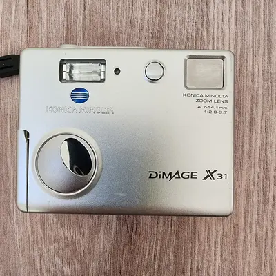 Konica Minolta Dynax 5D SLR Image