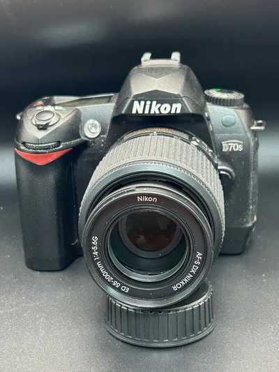 Nikon D70s Image