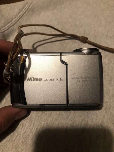 Nikon S4 Image