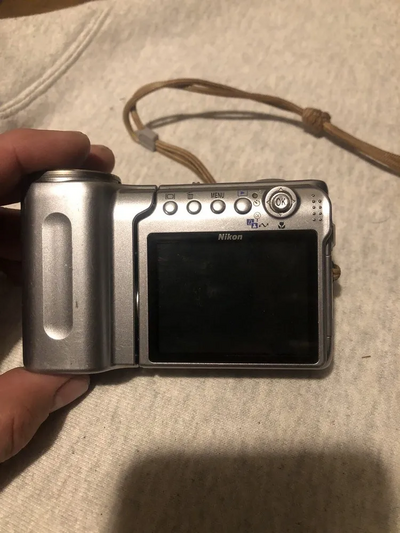 Nikon S4 Image