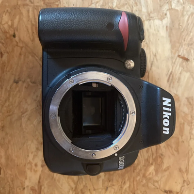 Nikon D3000 18-55mm Kit Image