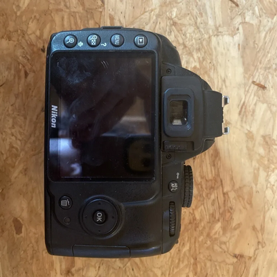 Nikon D3000 18-55mm Kit Image