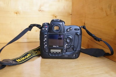Nikon D2Xs Image