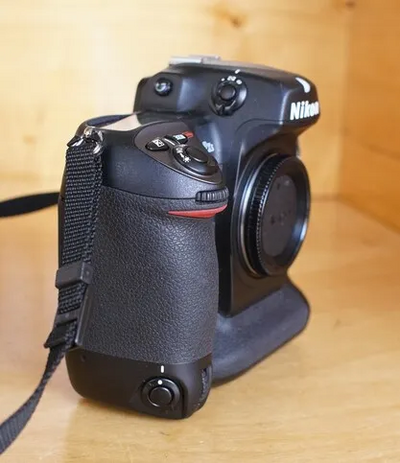 Nikon D2Xs Image