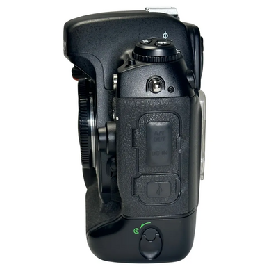 Nikon D2h Image