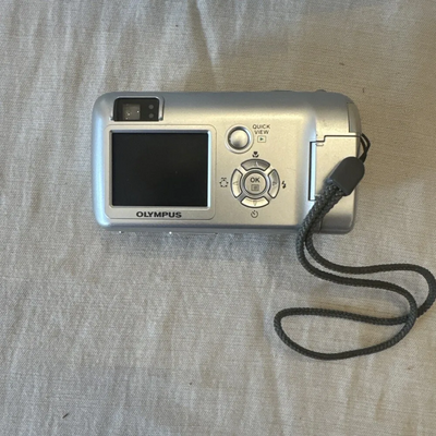 Olympus D-580 Zoom Image