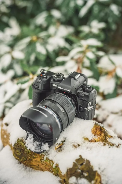 OM SYSTEM OM-1 Mark II M. Zuiko Digital ED 12-40mm F2.8 PRO II Lens Kit Image