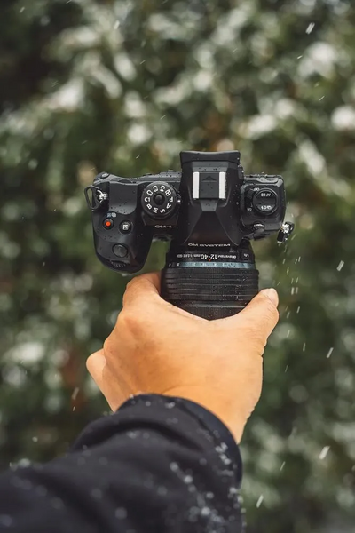 OM SYSTEM OM-1 Mark II M. Zuiko Digital ED 12-40mm F2.8 PRO II Lens Kit Image