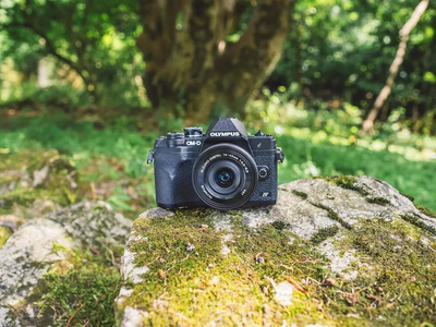 OM SYSTEM OM-D E-M10 Mark IV Kit w/14-42mm Lens Image