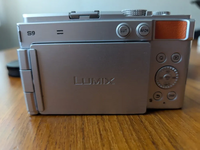 Panasonic Lumix s9 wide angle zoom lens kit Image