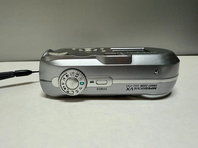 Sony Cyber-shot DSC-P93 Image