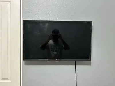 LG 32lm577bzua Image