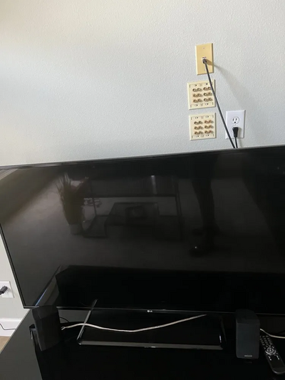 LG Um7000plc Image