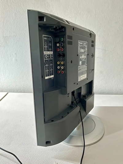 Panasonic TC-LA1 Image