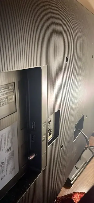 Samsung F600 Image