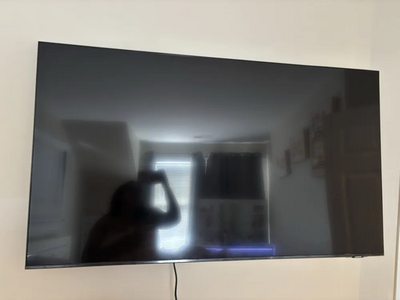 Samsung Au8000 Image