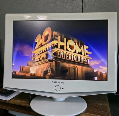 Samsung LN-S1952W Image
