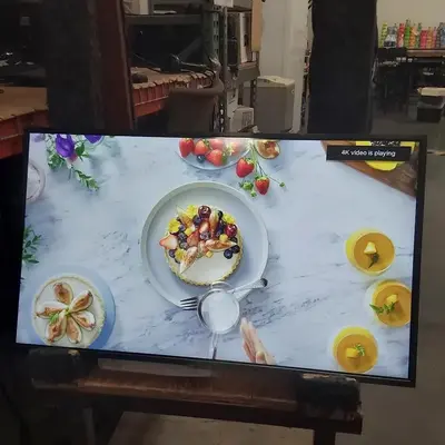 Samsung QN32Q60DAFXZA Image