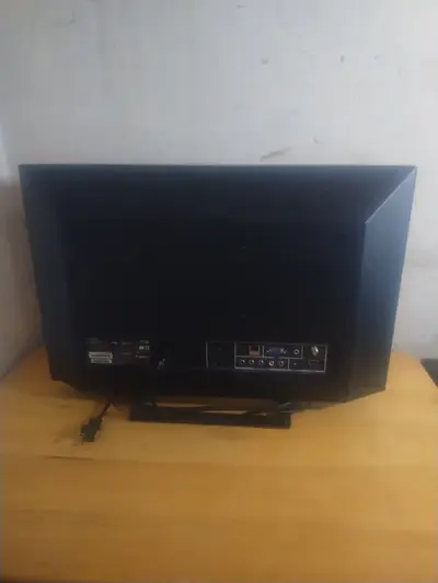 VIZIO E241I-B1 Image