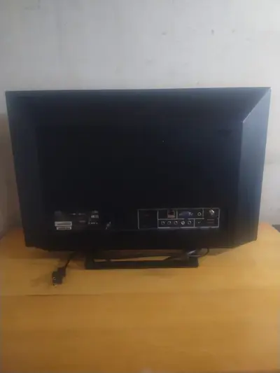 VIZIO E241I-B1 Image