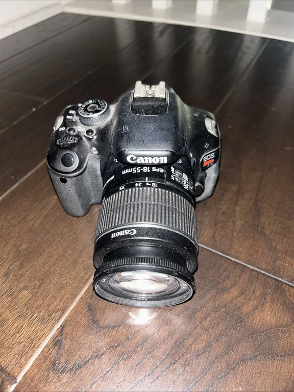 Canon EOS Rebel T3I image