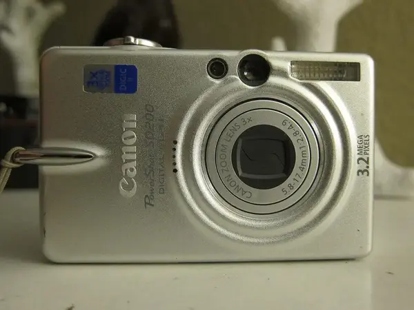 Canon Powershot SD200 image