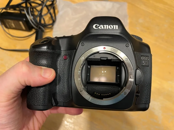 Canon EOS 5D image