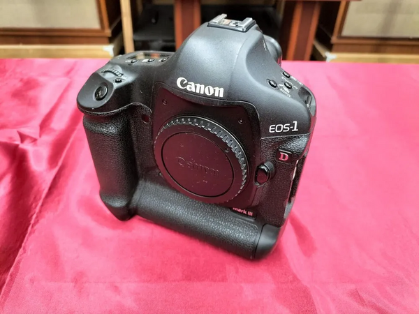 Canon 1D Mark III image