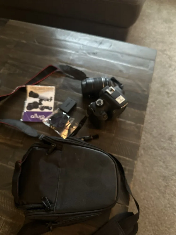 Canon 3000D / Rebel T100 image
