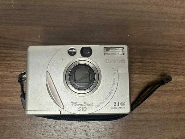 Canon PowerShot S10 image