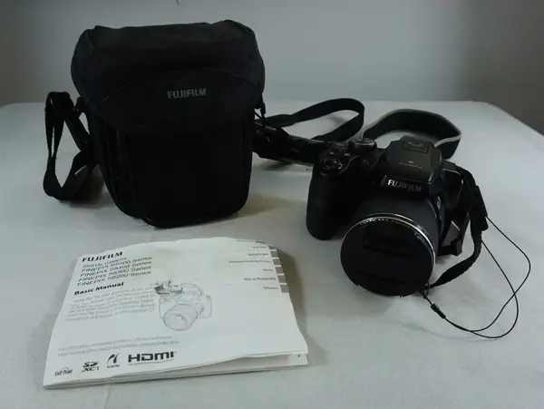 Fujifilm FinePix S8200 image