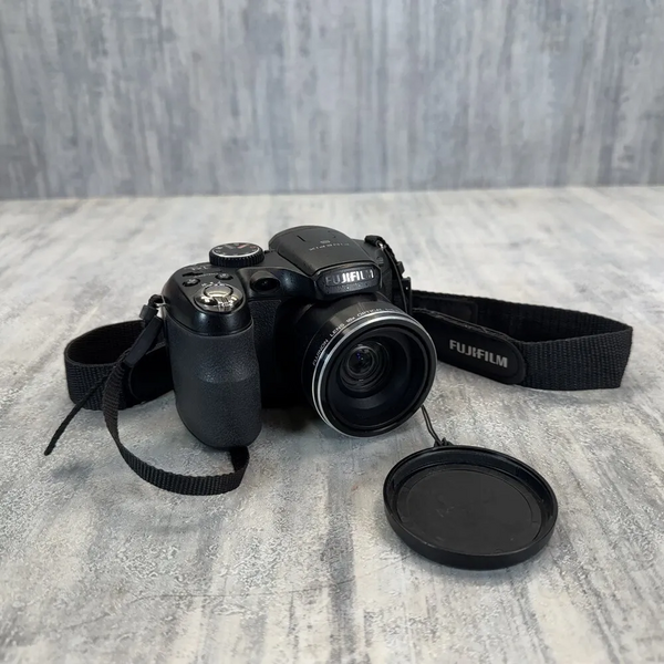 Fujifilm FinePix S2950 image