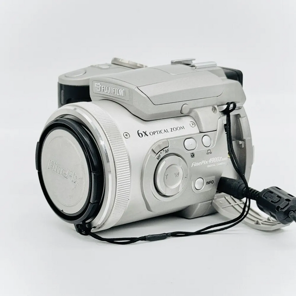Fujifilm FinePix 4900 Zoom image