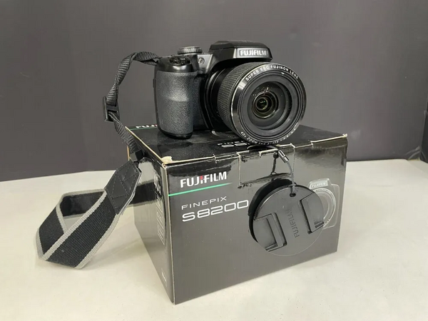 Fujifilm S8200 image