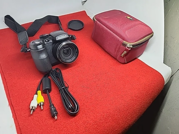 Fujifilm S1000fd image